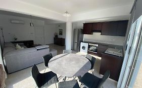 Cosy Apartment In Kato Paphos With Pool Access